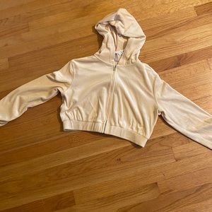 Yellow hoodie from Divided by H&M. Cropped with zipper and velvet texture.